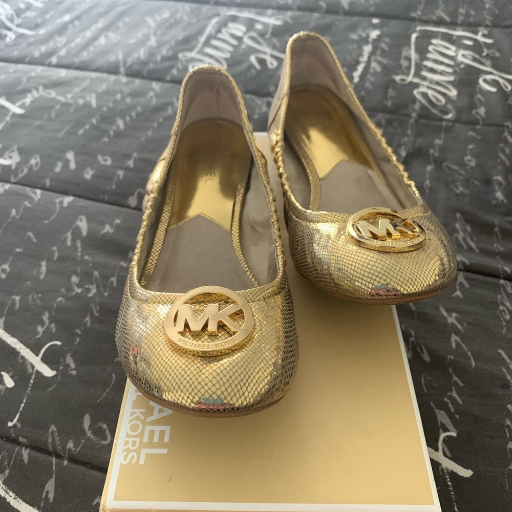 Shoe - Picture 3 of 3